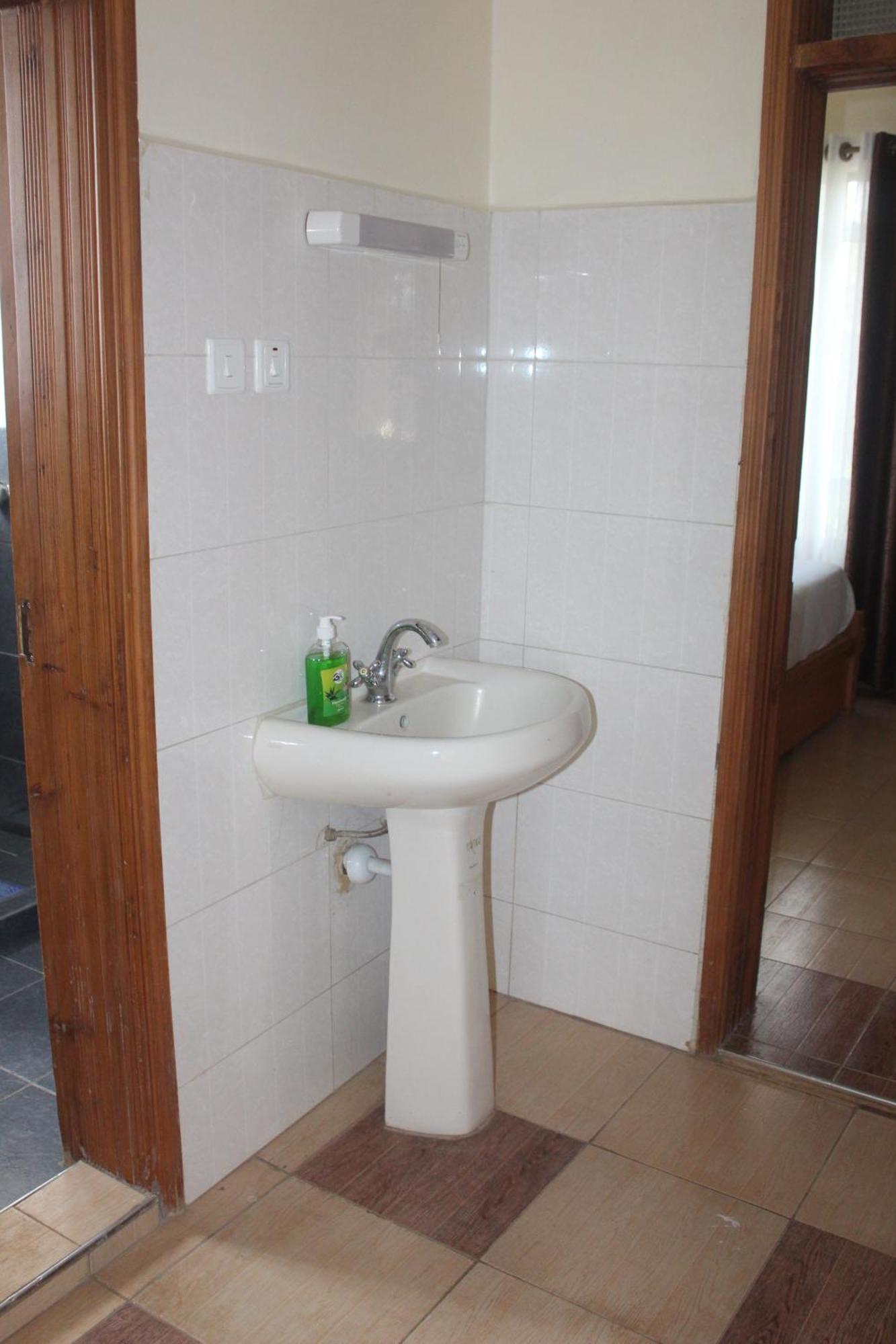 Eshborns House - Near Jomo Kenyatta International Airport And Sgr With Shuttle Services Syokimau Экстерьер фото